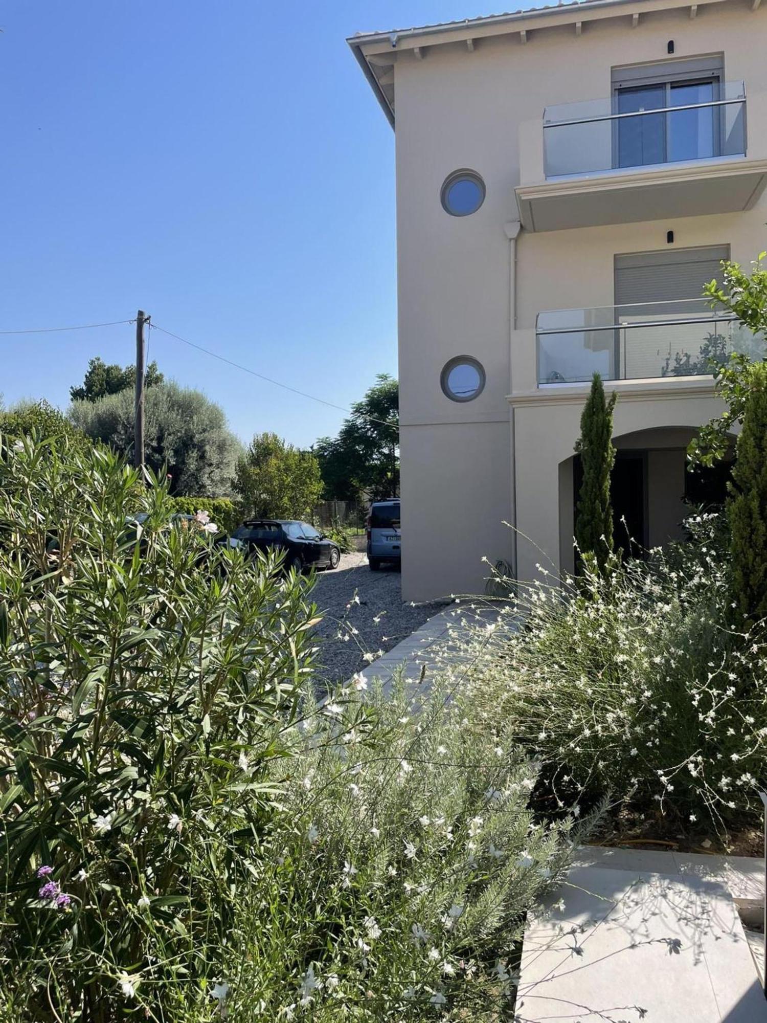 Blue Symphony Suites Apartments Nikiana Exterior photo